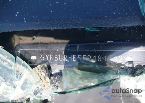 2015 Toyota Corolla Le z USA, uszkodzony, nr VIN 5YFBURHE5FP181712